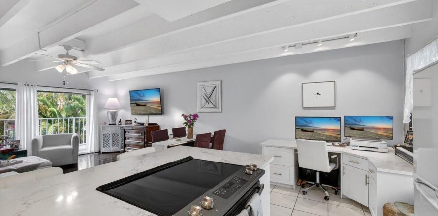 Condo in South Palm Beach, Florida, 1 bedroom  № 2177790