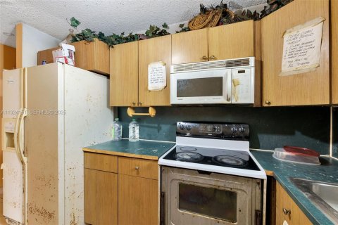 Casa en venta en Opa-locka, Florida, 4 dormitorios, 140.65 m2 № 1983056 - foto 6