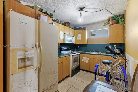 Casa en venta en Opa-locka, Florida, 4 dormitorios, 140.65 m2 № 1983056 - foto 4