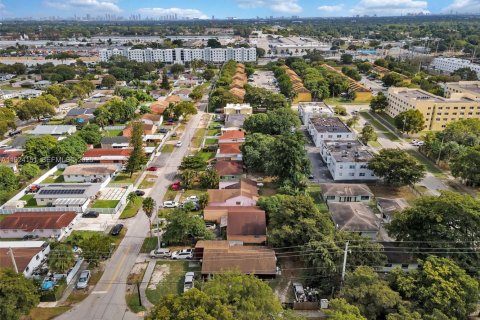Casa en venta en Opa-locka, Florida, 4 dormitorios, 140.65 m2 № 1983056 - foto 22