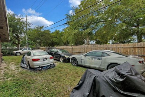 Casa en venta en Opa-locka, Florida, 4 dormitorios, 140.65 m2 № 1983056 - foto 16