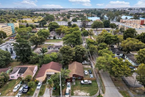 Casa en venta en Opa-locka, Florida, 4 dormitorios, 140.65 m2 № 1983056 - foto 3
