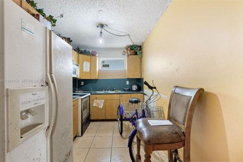Casa en venta en Opa-locka, Florida, 4 dormitorios, 140.65 m2 № 1983056 - foto 5