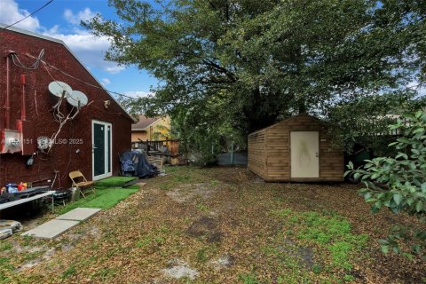 Casa en venta en Opa-locka, Florida, 4 dormitorios, 140.65 m2 № 1983056 - foto 17