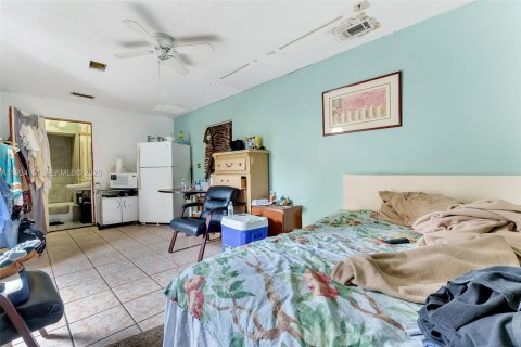 Casa en venta en Opa-locka, Florida, 4 dormitorios, 140.65 m2 № 1983056 - foto 13