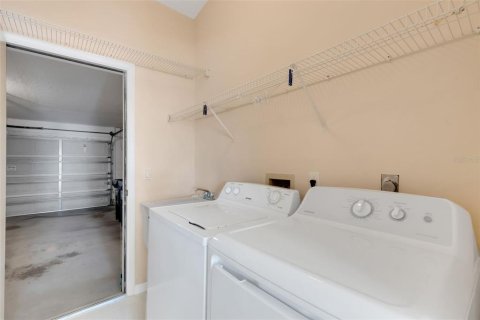 House in Sarasota, Florida 2 bedrooms, 151.24 sq.m. № 2148187 - photo 27
