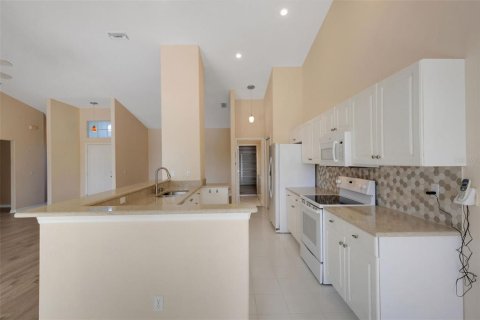 House in Sarasota, Florida 2 bedrooms, 151.24 sq.m. № 2148187 - photo 23