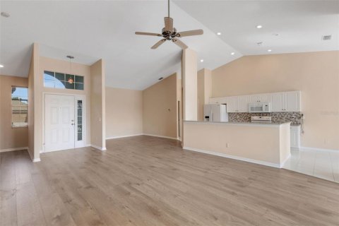 House in Sarasota, Florida 2 bedrooms, 151.24 sq.m. № 2148187 - photo 15