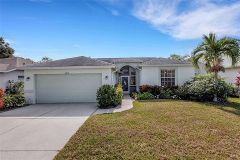 House in Sarasota, Florida 2 bedrooms, 151.24 sq.m. № 2148187
