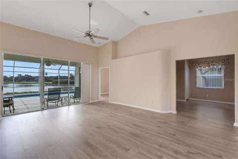 House in Sarasota, Florida 2 bedrooms, 151.24 sq.m. № 2148187 - photo 13