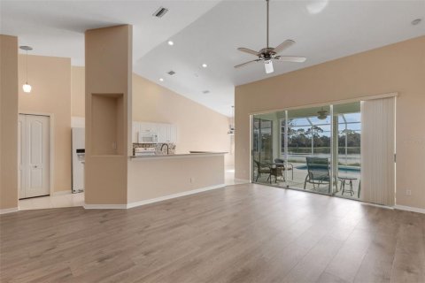 House in Sarasota, Florida 2 bedrooms, 151.24 sq.m. № 2148187 - photo 14