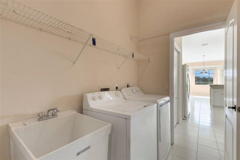House in Sarasota, Florida 2 bedrooms, 151.24 sq.m. № 2148187 - photo 28