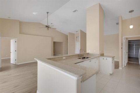 House in Sarasota, Florida 2 bedrooms, 151.24 sq.m. № 2148187 - photo 22