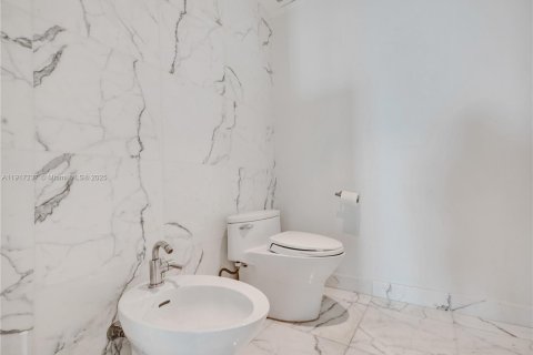 Copropriété à vendre à Miami, Floride: 2 chambres, 163.14 m2 № 1973540 - photo 17