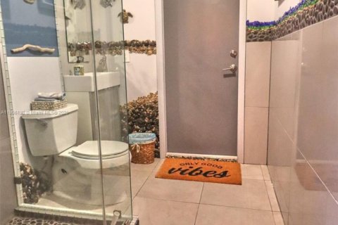 House in Hialeah, Florida 4 bedrooms, 206.99 sq.m. № 1739288 - photo 20