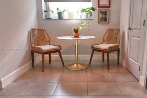 House in Hialeah, Florida 4 bedrooms, 206.99 sq.m. № 1739288 - photo 25