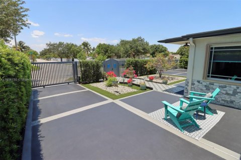 House in Hialeah, Florida 4 bedrooms, 206.99 sq.m. № 1739288 - photo 5