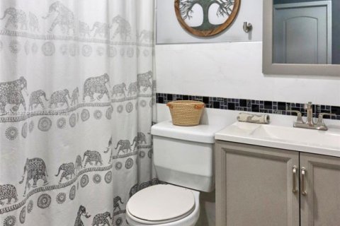 House in Hialeah, Florida 4 bedrooms, 206.99 sq.m. № 1739288 - photo 23