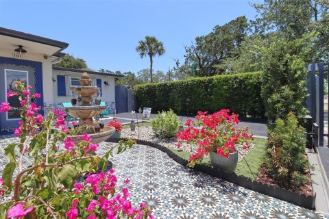 House in Hialeah, Florida 4 bedrooms, 206.99 sq.m. № 1739288 - photo 4
