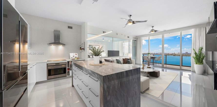 Condo in Miami, Florida, 2 bedrooms  № 1500812
