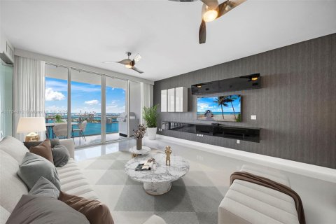 Condo in Miami, Florida, 2 bedrooms  № 1500812 - photo 3