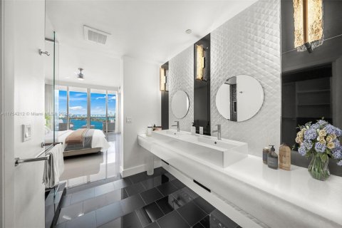 Condo in Miami, Florida, 2 bedrooms  № 1500812 - photo 15