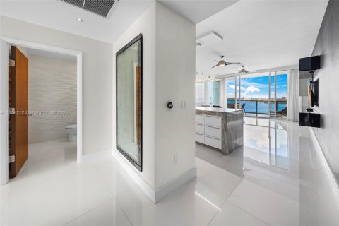 Condo in Miami, Florida, 2 bedrooms  № 1500812 - photo 20