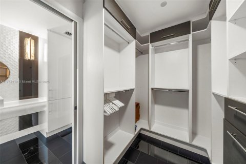Condo in Miami, Florida, 2 bedrooms  № 1500812 - photo 17