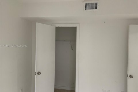 Apartamento en alquiler en Miami, Florida, 1 dormitorio, 65.03 m2 № 2063798 - foto 4