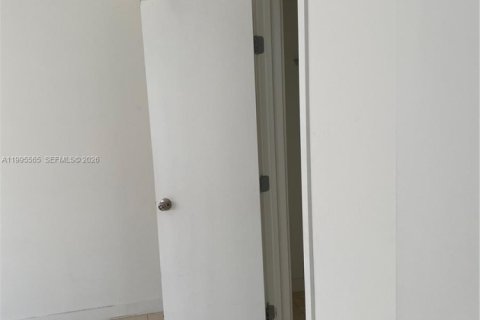 Apartamento en alquiler en Miami, Florida, 1 dormitorio, 65.03 m2 № 2063798 - foto 8