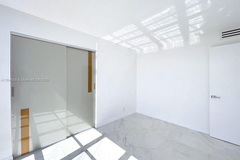 Condo in Hallandale Beach, Florida, 2 bedrooms № 1961808 - photo 27