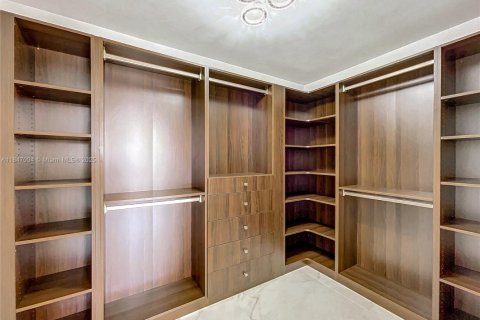 Condo in Hallandale Beach, Florida, 2 bedrooms № 1961808 - photo 30