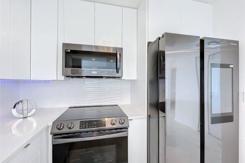 Condo in Hallandale Beach, Florida, 2 bedrooms № 1961808 - photo 9