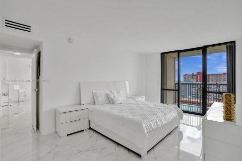 Condo in Hallandale Beach, Florida, 2 bedrooms № 1961808 - photo 5