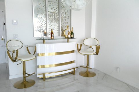 Condo in Hallandale Beach, Florida, 2 bedrooms № 1961808 - photo 23