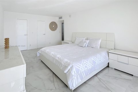 Condo in Hallandale Beach, Florida, 2 bedrooms № 1961808 - photo 26