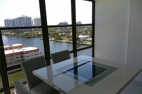 Condo in Hallandale Beach, Florida, 2 bedrooms № 1961808 - photo 17