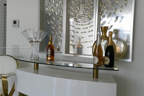 Condo in Hallandale Beach, Florida, 2 bedrooms № 1961808 - photo 14