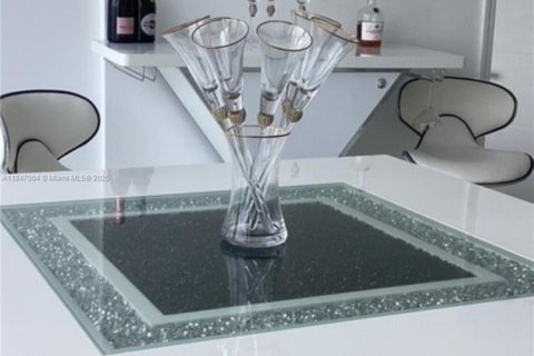 Condo in Hallandale Beach, Florida, 2 bedrooms № 1961808 - photo 15