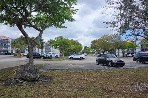 Copropriété à vendre à Miami, Floride: 2 chambres, 108.7 m2 № 2048347 - photo 17