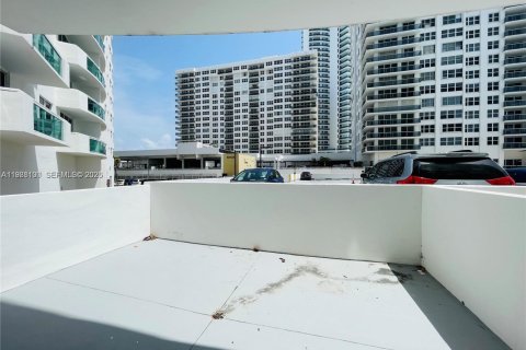 Copropriété à vendre à Hollywood, Floride: 1 chambre, 82.03 m2 № 2193458 - photo 13