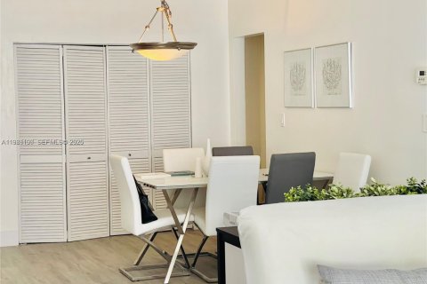 Copropriété à vendre à Hollywood, Floride: 1 chambre, 82.03 m2 № 2193458 - photo 5