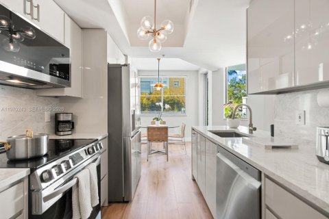 Condominio en venta en Miami Beach, Florida, 1 dormitorio, 76.74 m2 № 2031964 - foto 5