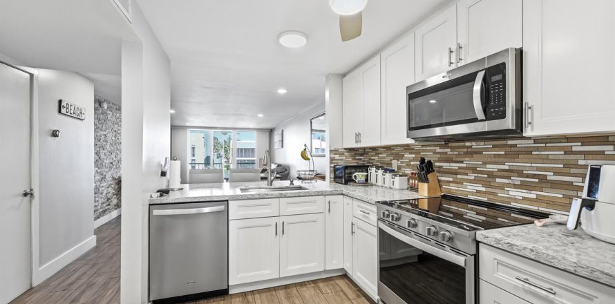 Condo à Pompano Beach, Floride, 2 chambres  № 2180628