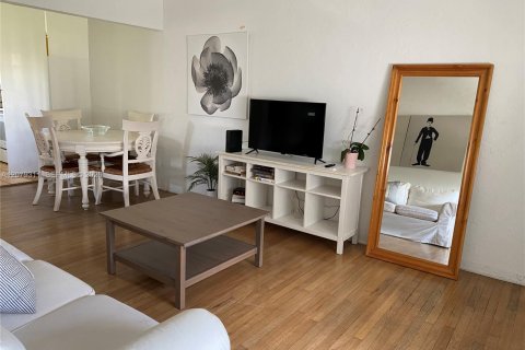 Apartamento en alquiler en Miami Beach, Florida, 2 dormitorios № 2339936 - foto 3