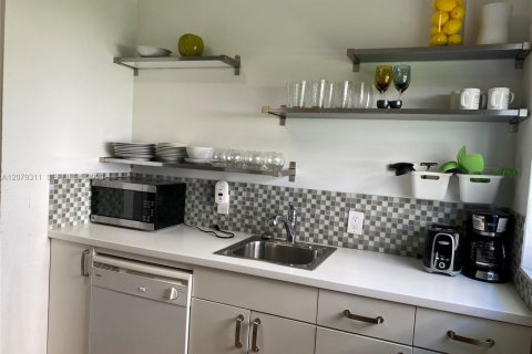 Apartamento en alquiler en Miami Beach, Florida, 2 dormitorios № 2339936 - foto 10
