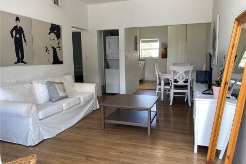 Apartamento en alquiler en Miami Beach, Florida, 2 dormitorios № 2339936 - foto 2