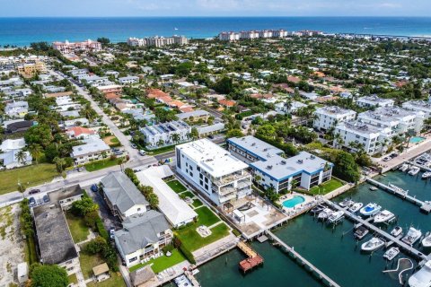 Condominio en venta en Riviera Beach, Florida, 16 dormitorios, 1441.29 m2 № 1092401 - foto 1