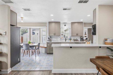 Villa ou maison à vendre à Clearwater, Floride: 5 chambres, 186.64 m2 № 2405679 - photo 4