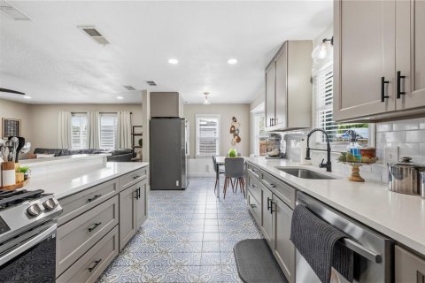 Villa ou maison à vendre à Clearwater, Floride: 5 chambres, 186.64 m2 № 2405679 - photo 6